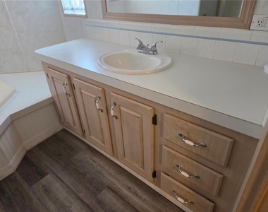 3224 Manatee Road - Photo Thumbnail 15