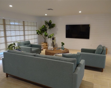 470 Bal Harbor Boulevard - Photo Thumbnail 2