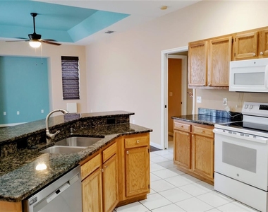 4509 30th Lane E - Photo Thumbnail 5