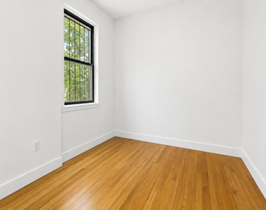 483 Evergreen Avenue - Photo Thumbnail 8
