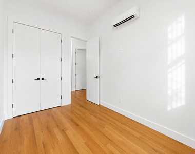 483 Evergreen Avenue - Photo Thumbnail 7