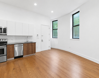 483 Evergreen Avenue - Photo Thumbnail 2