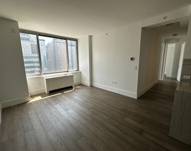 47th St & 8th Ave - Photo Thumbnail 9