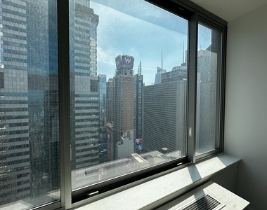 47th St & 8th Ave - Photo Thumbnail 18