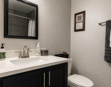 836 Sunset Park Drive - Photo Thumbnail 8