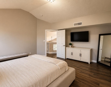 836 Sunset Park Drive - Photo Thumbnail 18