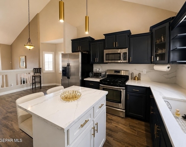 836 Sunset Park Drive - Photo Thumbnail 5