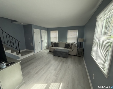 61 Park Circle - Photo Thumbnail 6
