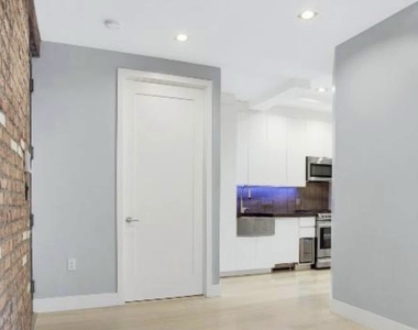 Stanton Street - Photo Thumbnail 5