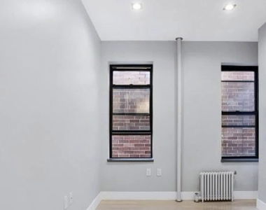 Stanton Street - Photo Thumbnail 4