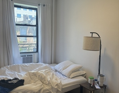 425 East 65th Street - Photo Thumbnail 5