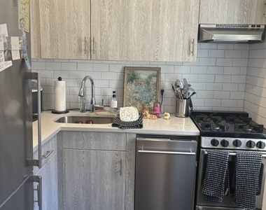 425 East 65th Street - Photo Thumbnail 1