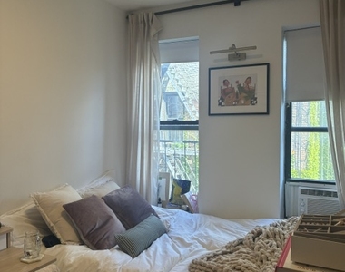 425 East 65th Street - Photo Thumbnail 3