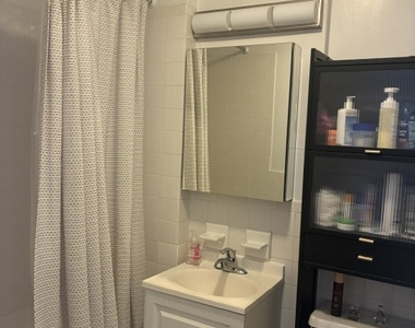 425 East 65th Street - Photo Thumbnail 4
