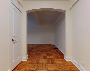 East 56th Street - Photo Thumbnail 5