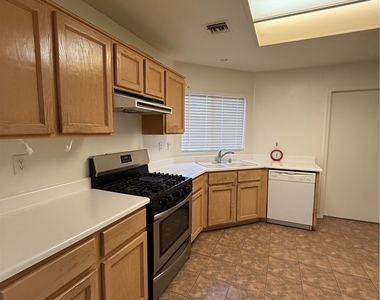 2832 Billy Casper Drive - Photo Thumbnail 7