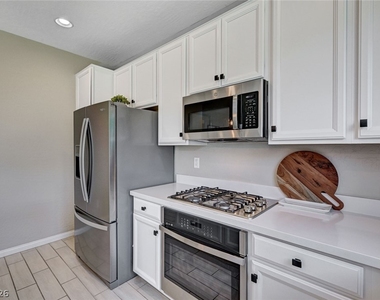 372 Silva Place - Photo Thumbnail 10
