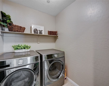 372 Silva Place - Photo Thumbnail 27