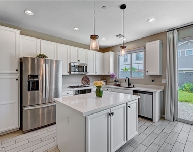 372 Silva Place - Photo Thumbnail 6