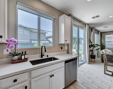 372 Silva Place - Photo Thumbnail 8