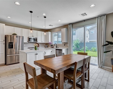 372 Silva Place - Photo Thumbnail 12
