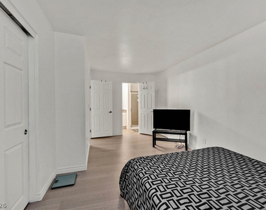 5493 Indian River Drive - Photo Thumbnail 16