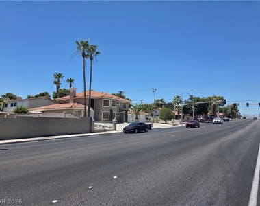 3013 W Oakey Boulevard - Photo Thumbnail 1