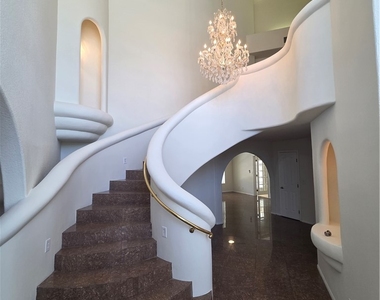 3013 W Oakey Boulevard - Photo Thumbnail 12