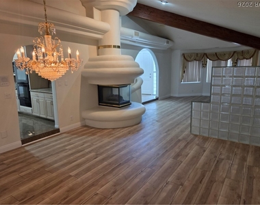3013 W Oakey Boulevard - Photo Thumbnail 6
