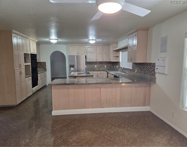 3013 W Oakey Boulevard - Photo Thumbnail 8