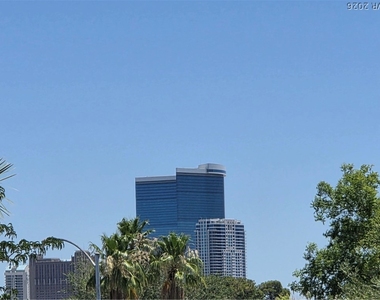 3013 W Oakey Boulevard - Photo Thumbnail 17