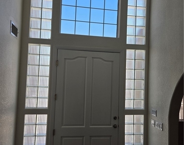 3013 W Oakey Boulevard - Photo Thumbnail 7