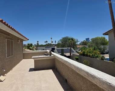 3013 W Oakey Boulevard - Photo Thumbnail 14