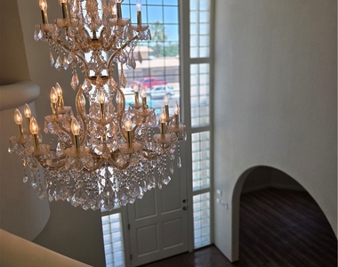 3013 W Oakey Boulevard - Photo Thumbnail 13