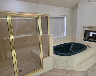 3013 W Oakey Boulevard - Photo Thumbnail 18