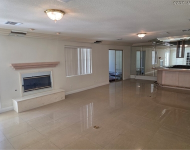 3013 W Oakey Boulevard - Photo Thumbnail 31