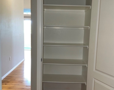 2305 W Horizon Ridge Parkway - Photo Thumbnail 25