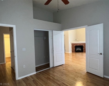 2305 W Horizon Ridge Parkway - Photo Thumbnail 20