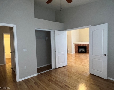 2305 W Horizon Ridge Parkway - Photo Thumbnail 19