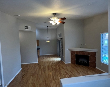 2305 W Horizon Ridge Parkway - Photo Thumbnail 8