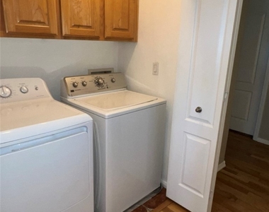 2305 W Horizon Ridge Parkway - Photo Thumbnail 15