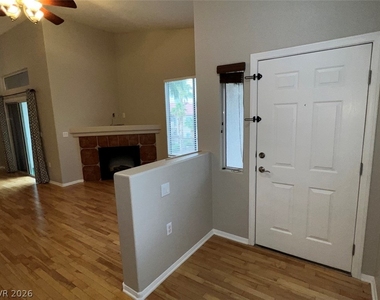 2305 W Horizon Ridge Parkway - Photo Thumbnail 7