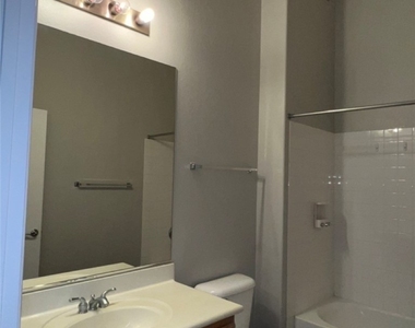 2305 W Horizon Ridge Parkway - Photo Thumbnail 17