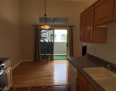 2305 W Horizon Ridge Parkway - Photo Thumbnail 13