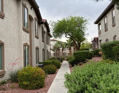 2305 W Horizon Ridge Parkway - Photo Thumbnail 1
