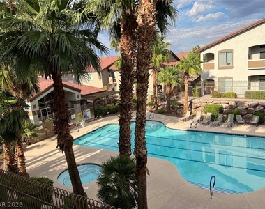 2305 W Horizon Ridge Parkway - Photo Thumbnail 26
