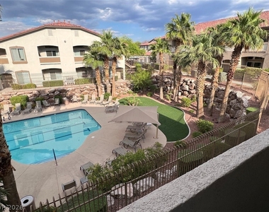 2305 W Horizon Ridge Parkway - Photo Thumbnail 27