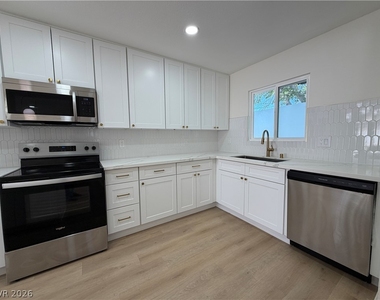 1317 Pyramid Drive - Photo Thumbnail 5