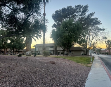2568 Paradise Village Way - Photo Thumbnail 22
