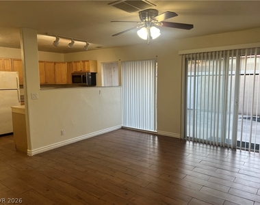 2568 Paradise Village Way - Photo Thumbnail 2